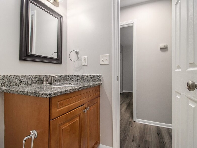 Building Photo - 3599 Woodbriar Cir