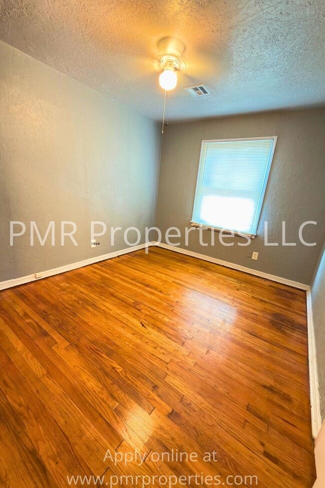 Building Photo - 4 Bedroom/ 1 Bathroom House
