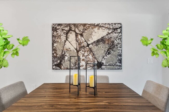 Building Photo - 2641 Scrapbook St