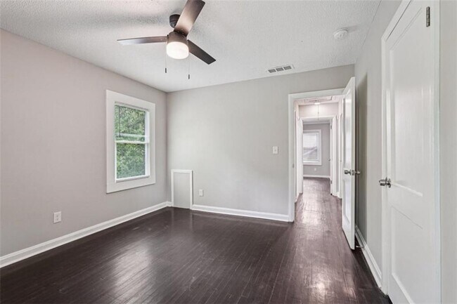 Building Photo - 172 Meador Way SE