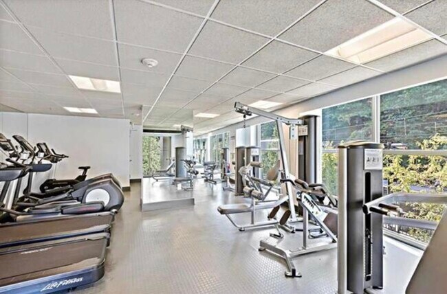 Building Photo - 800 Jackson St