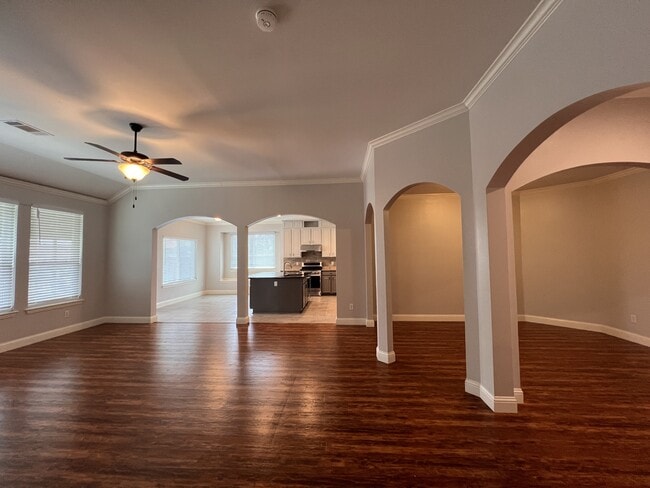 Building Photo - 301 Carissa Ct