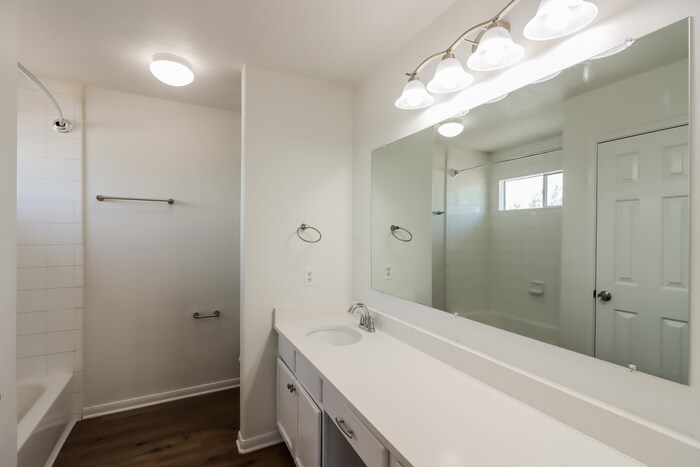 Building Photo - 6814 Strathmore Pl Ct