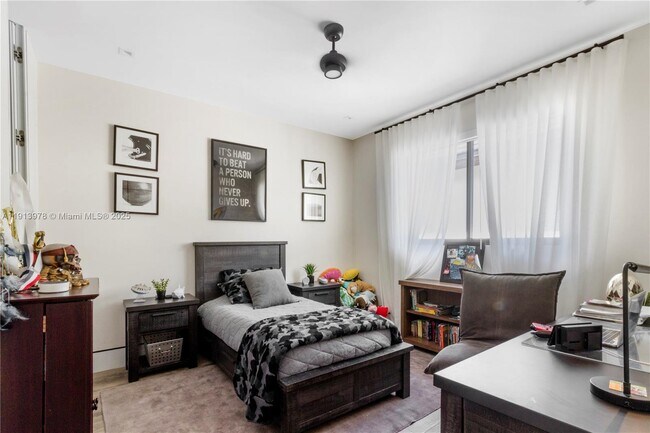 Building Photo - 3554 W Glencoe St