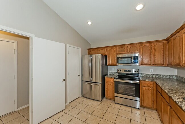 Building Photo - 1148 Browntop St