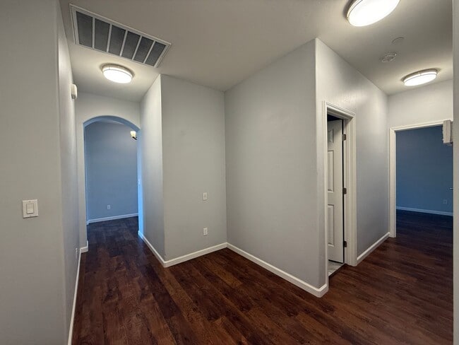 Building Photo - harming 3 bedroom, 2 bathroom single-story...