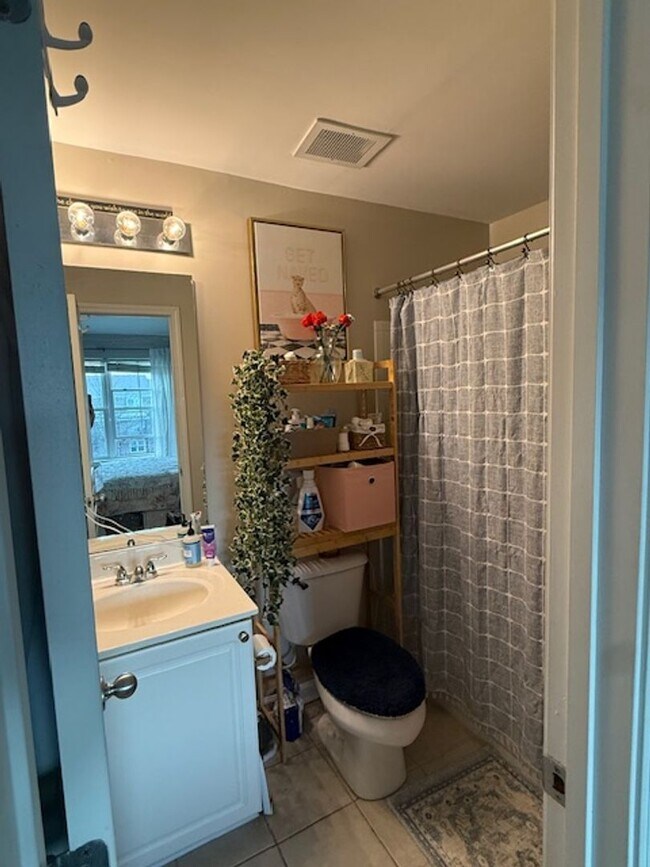 Building Photo - 15-1527 Kisling