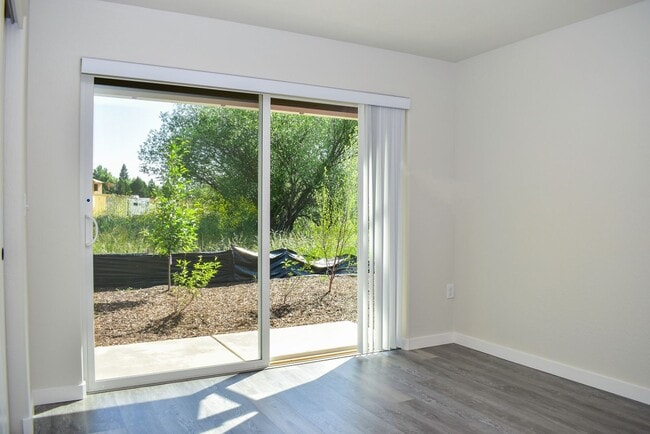 Building Photo - 1973 Sky Park Dr