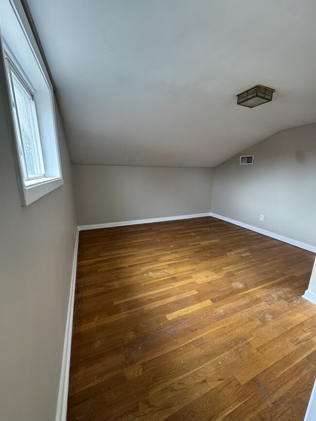 Building Photo - 708 Vassar Dr