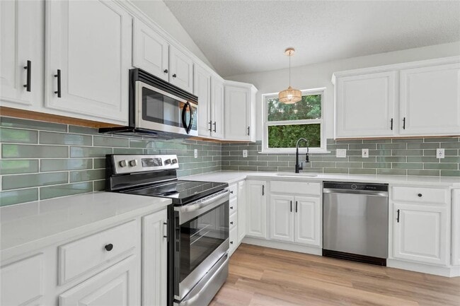 Building Photo - 802 Notre Dame Dr