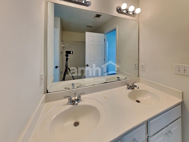 Building Photo - 956 Chippewa Oak Dr
