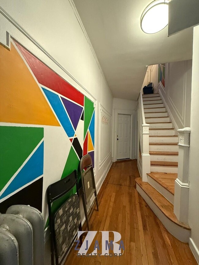 Building Photo - 240 Sullivan Pl