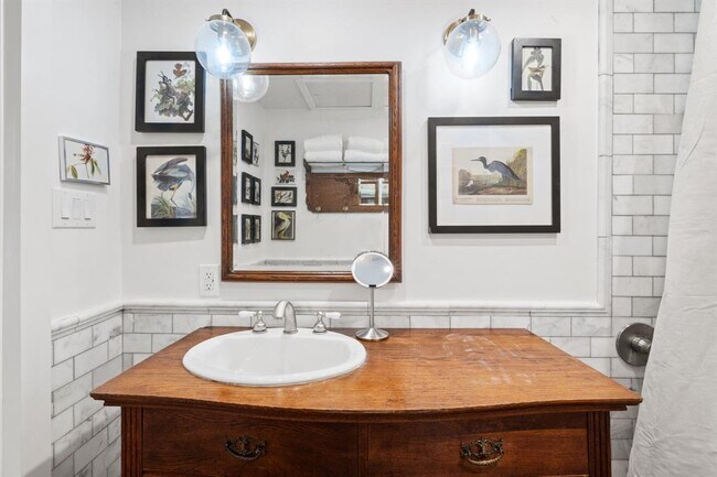 Building Photo - 5332 Balcones Dr