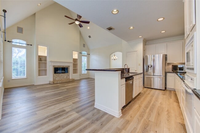 Building Photo - 2915 Monet Dr