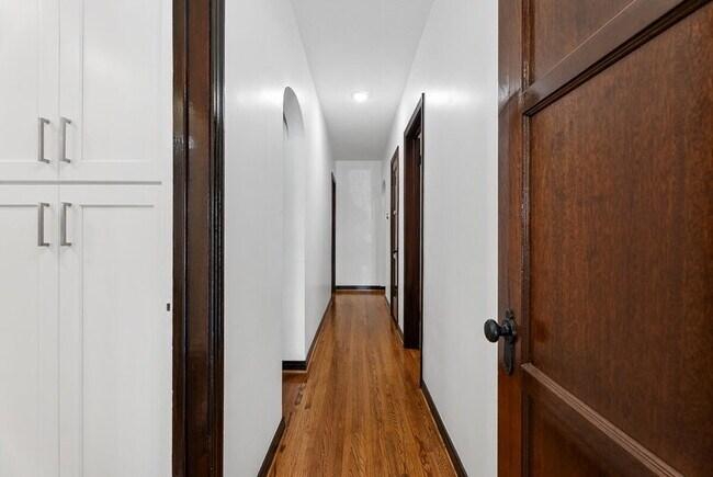Building Photo - 76 Roycroft Ave