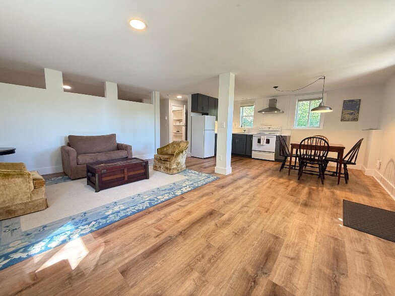 Building Photo - 74 Battle Ave