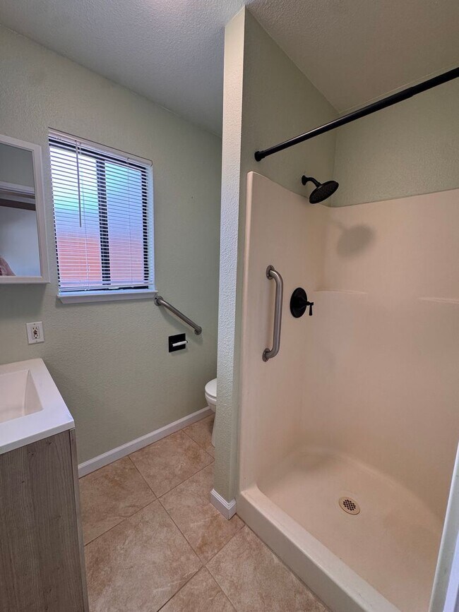 Building Photo - 231 Foresthill Ave