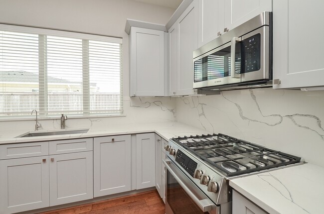 Building Photo - 18526 Bridgeway Ln