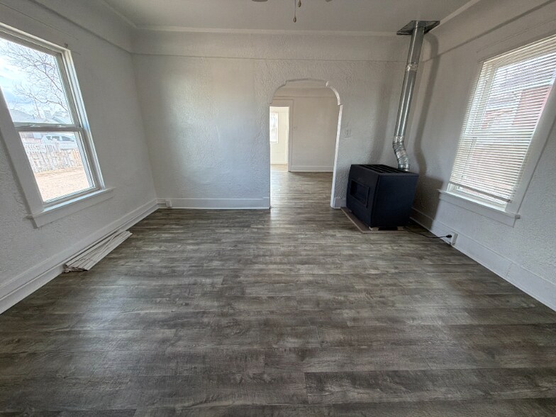 Building Photo - 221 10th St