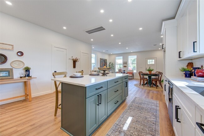 Building Photo - 11 E Obryant St