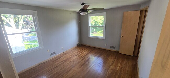 Building Photo - 3982 Meadowbrook Blvd
