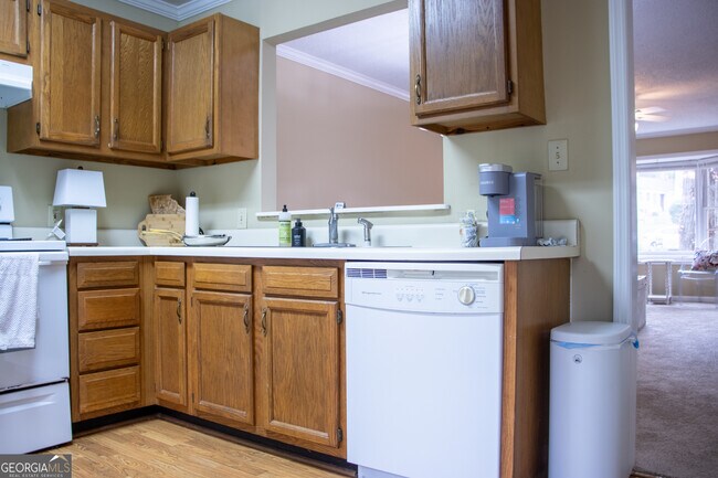 Building Photo - 170 Northview Dr