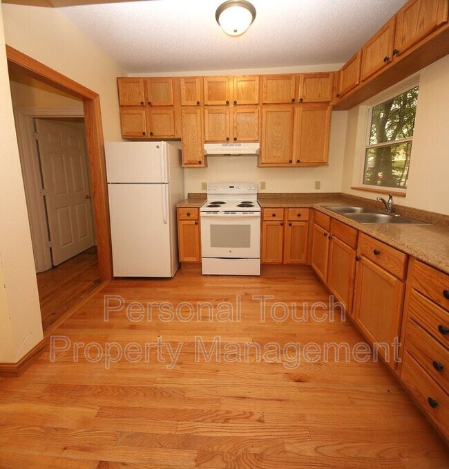 Building Photo - 411 4th Ave S
