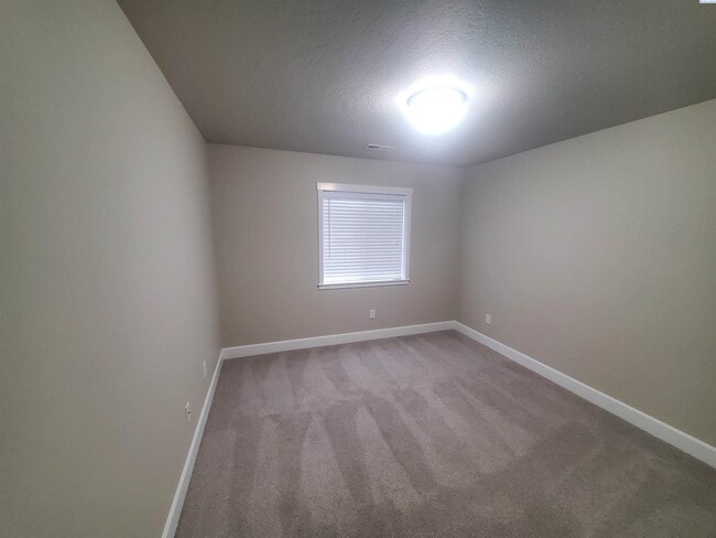 Building Photo - FOR RENT SAGECREST