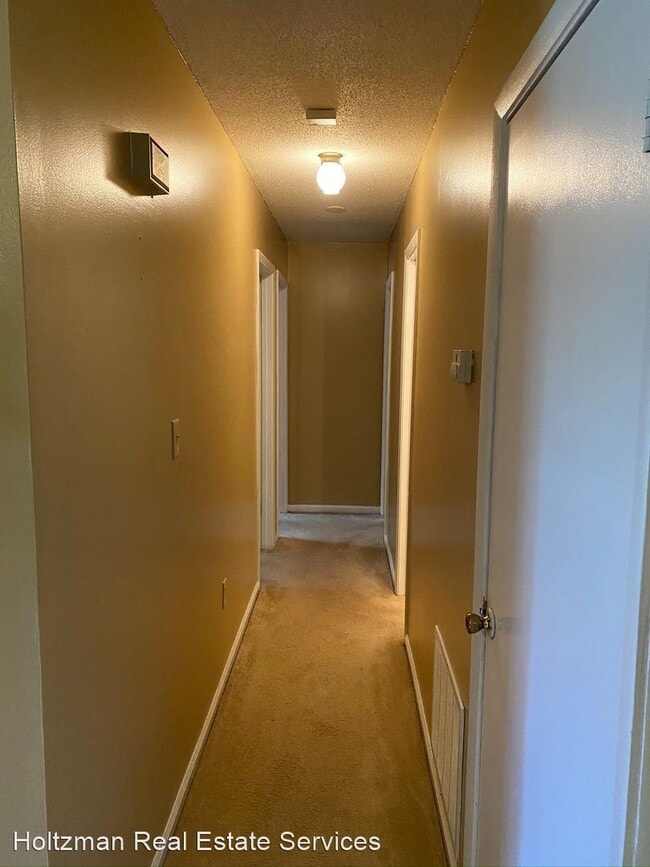 Building Photo - 3 br, 1 bath House - 1021 White Circle