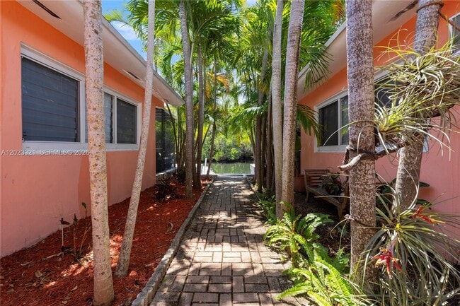Building Photo - 13185 Emerald Dr