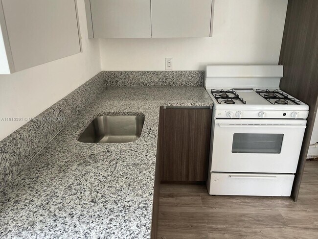 Building Photo - 8162 NW 5th Ave