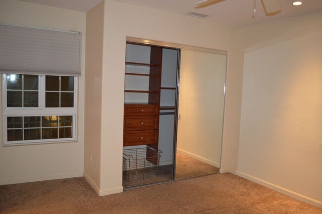 Building Photo - 1 Bedroom Condo in Mission Hills