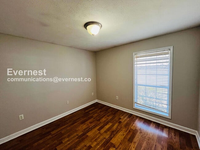 Building Photo - 236 Holmar Dr