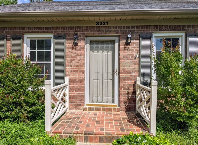 Building Photo - 3221 Hunters Point Dr