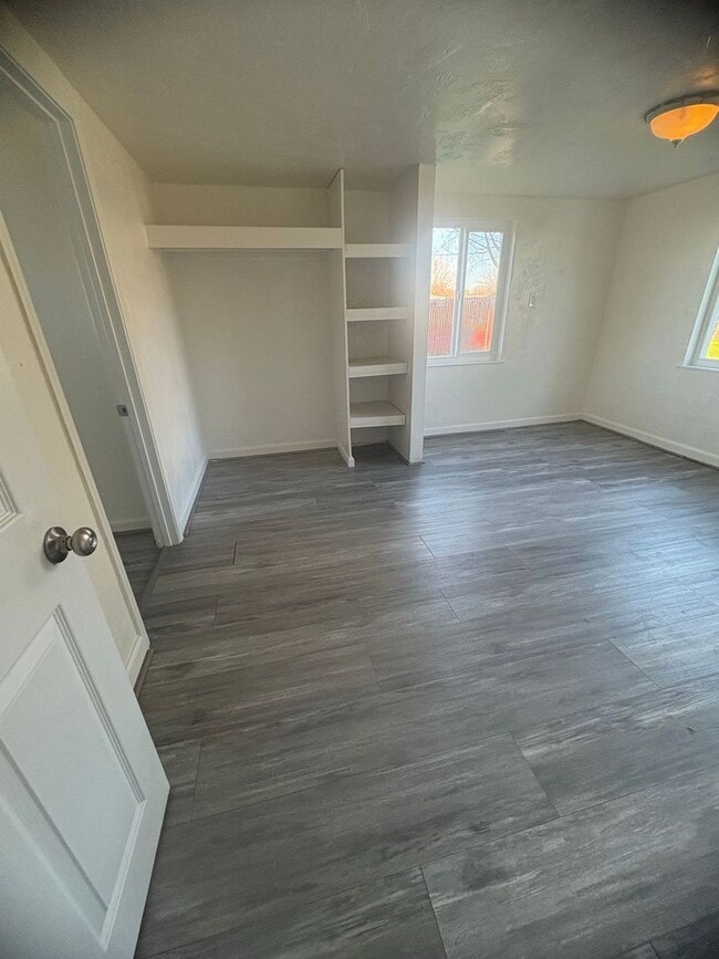 Building Photo - Move In Special 1/2 off 1st month