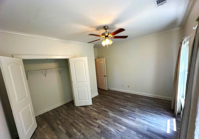 Building Photo - Gorgeous 4 Bedroom Home A Must See