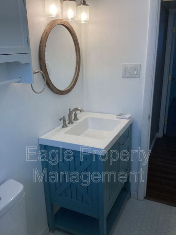 Building Photo - 1336 School St