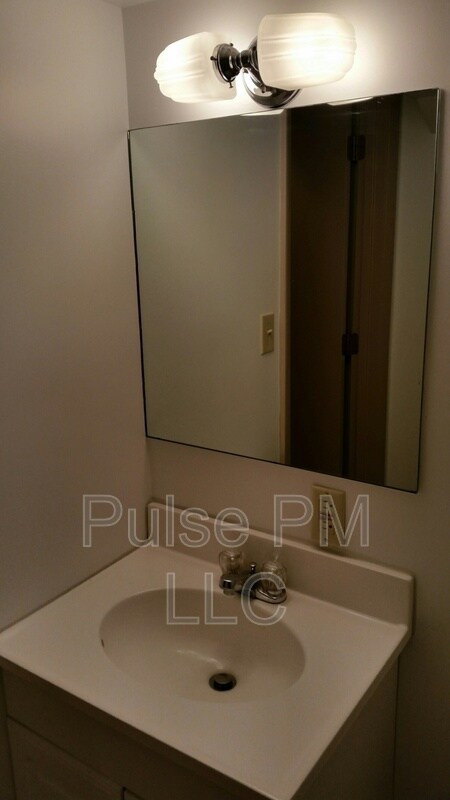 Building Photo - 112 E 5th St