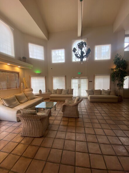 Building Photo - 5200 White Oak Ave