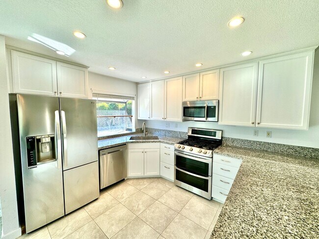 Building Photo - Great 3B/2BA House in San Marcos!