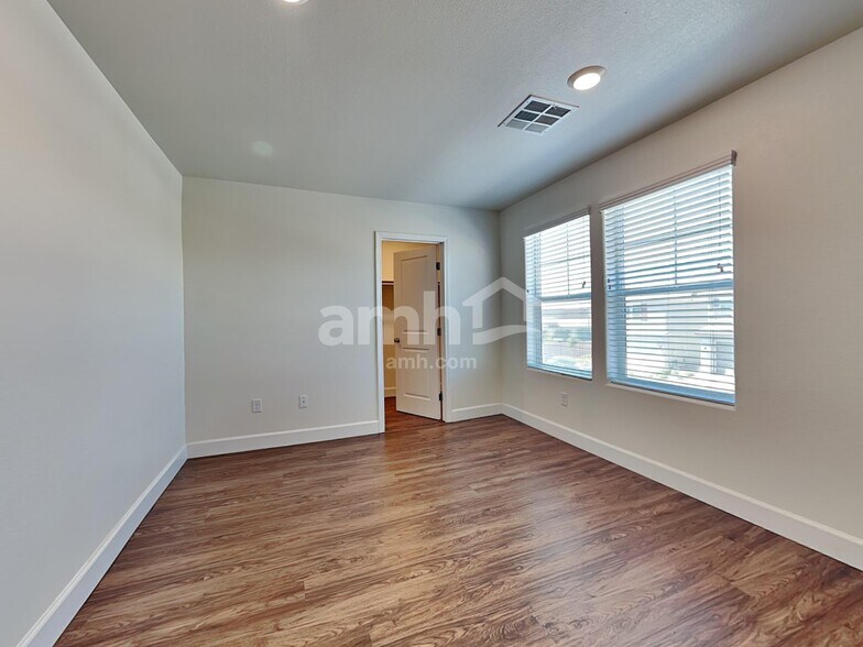 Building Photo - 4742 Tree Swing St