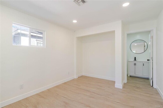 Building Photo - 8108 Lemona Ave