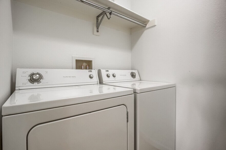 Building Photo - 1332 N Williams St