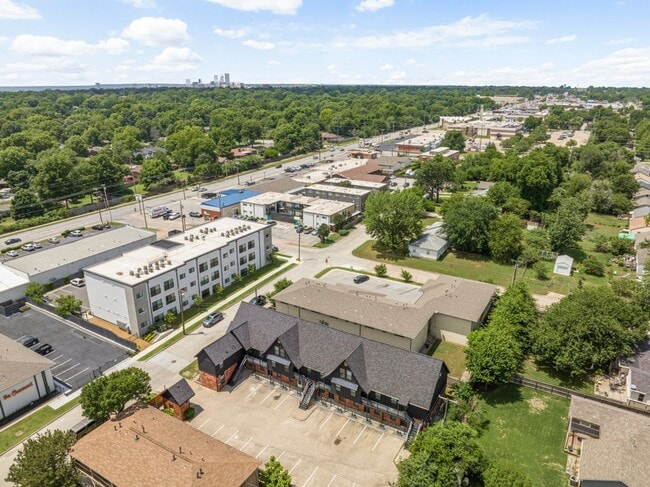 Building Photo - ONYX at 37th