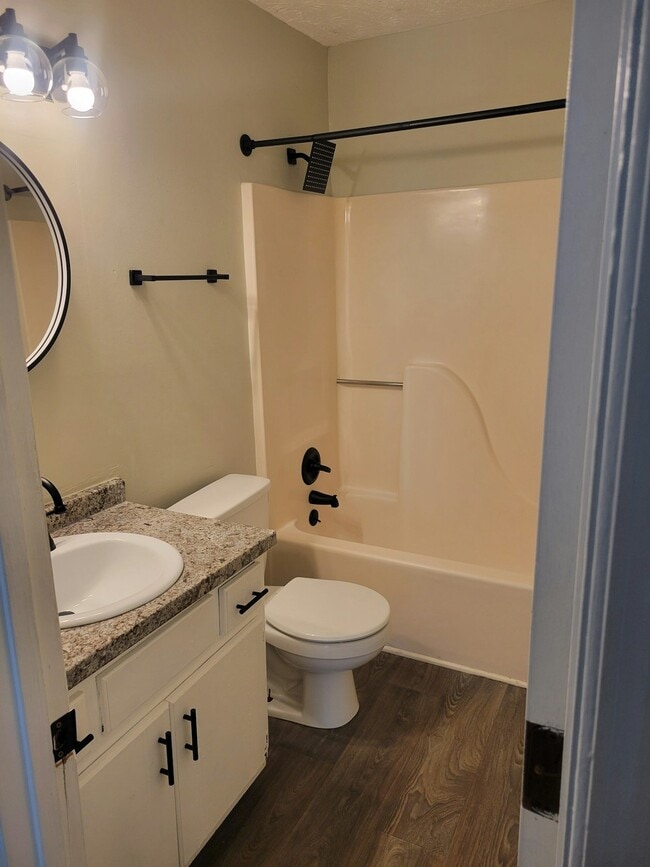 Building Photo - 5924 N Castlegate Dr
