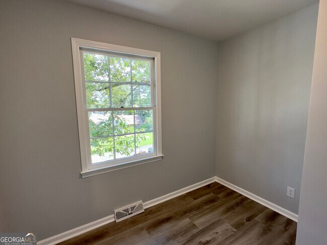 Building Photo - 6 Westlyn Dr