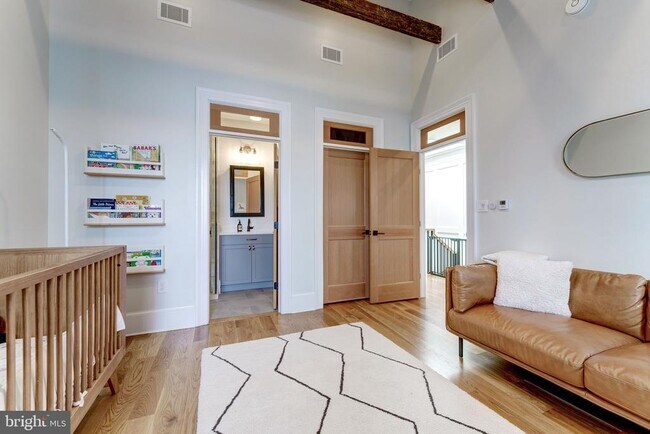 Building Photo - 1327 R St NW