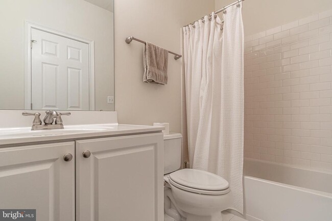 Building Photo - 705 Captains Way