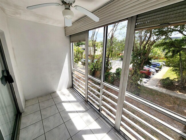 Building Photo - 1638 Embassy Dr