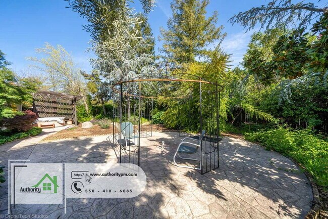 Building Photo - 2832 Howard Dr